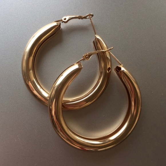 NEW | Super Chic Gold Hoop Earrings - Picture 6 of 8